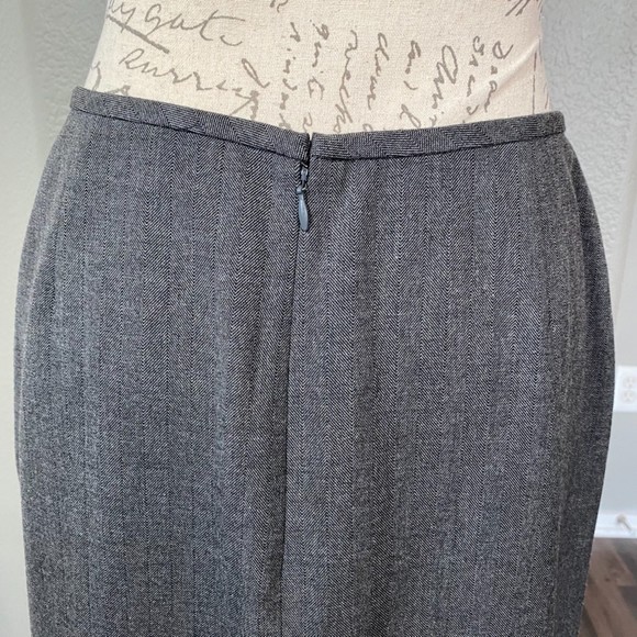 Tahari Pleated Ruffle Hem Skirt Lined Black/Gray Size 6 - Picture 4 of 5